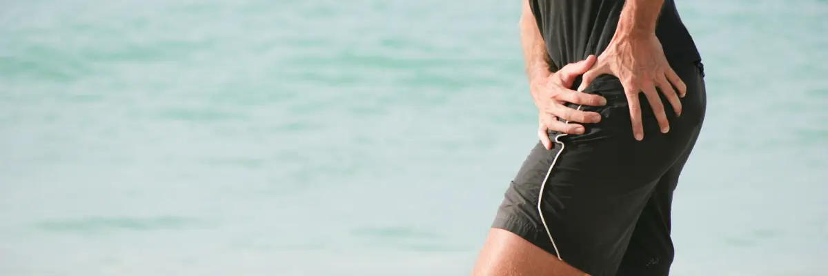 「股関節の痛みや足の付け根の違和感に悩む方のイメージ（名古屋市千種区本山 テソラ治療院）」