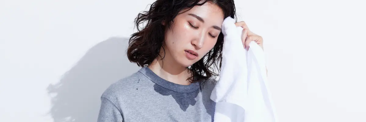 「頭皮の多汗症や顔汗、止まらない汗に悩む女性のイメージ（名古屋市千種区本山 テソラ治療院）」